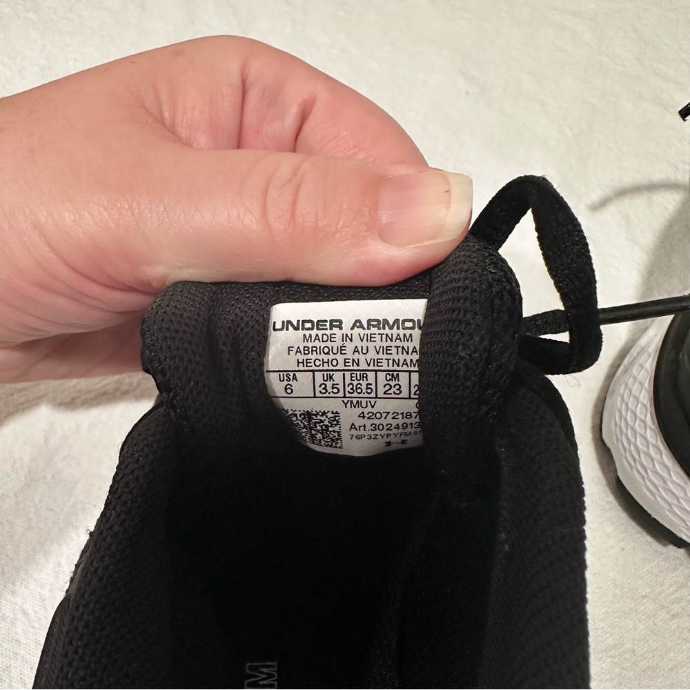 Under Armour Charged Escape 3 Black & White Women’s Size 6 SKU3024913. Preloved - Picture 11 of 12